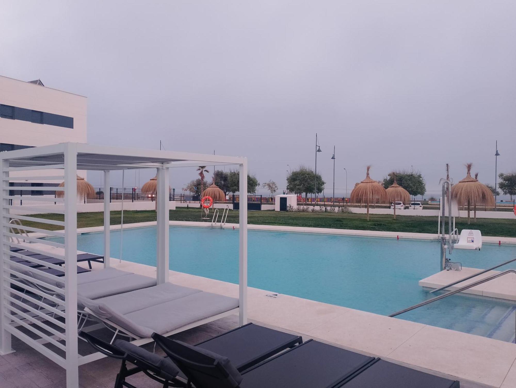 Apartamento Bajo Con Jardin En Primera Linea De Playa Málaga